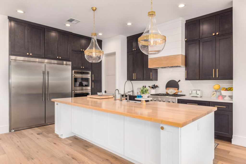 where to put pulls and handles on kitchen cabinets